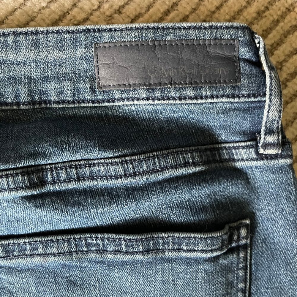Calvin Klein Jeans Slim Boyfriend Size 2 - Picture 5 of 8